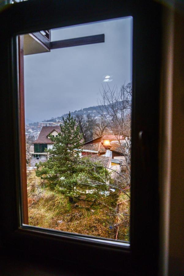 Paxlava Guesthouse & Restaurant Dilijan Exterior foto